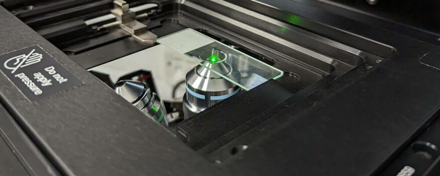 NanoScan SP400 sample positioner on an inverted microscope